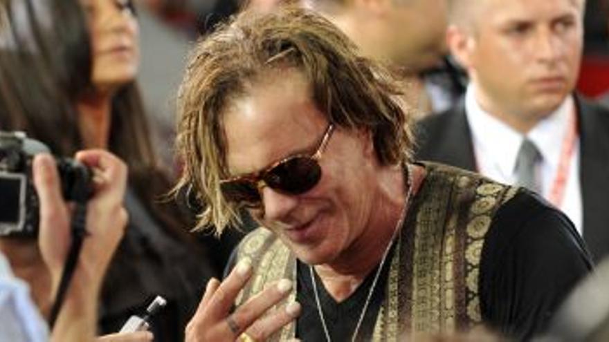 Mickey Rourke agradece a Dios que le haya dado &quot;una segunda oportunidad&quot;