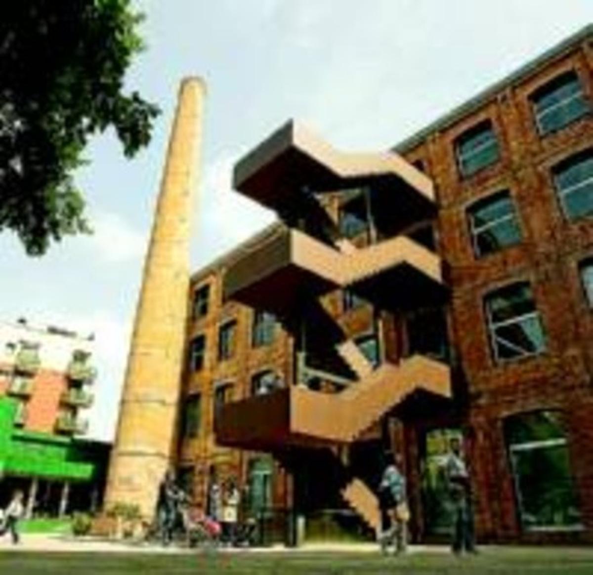 Un dels laterals de l’antiga fàbrica de Can Saladrigas, ahir. Un dels laterals de l’antiga fàbrica de Can Saladrigas, ahir.