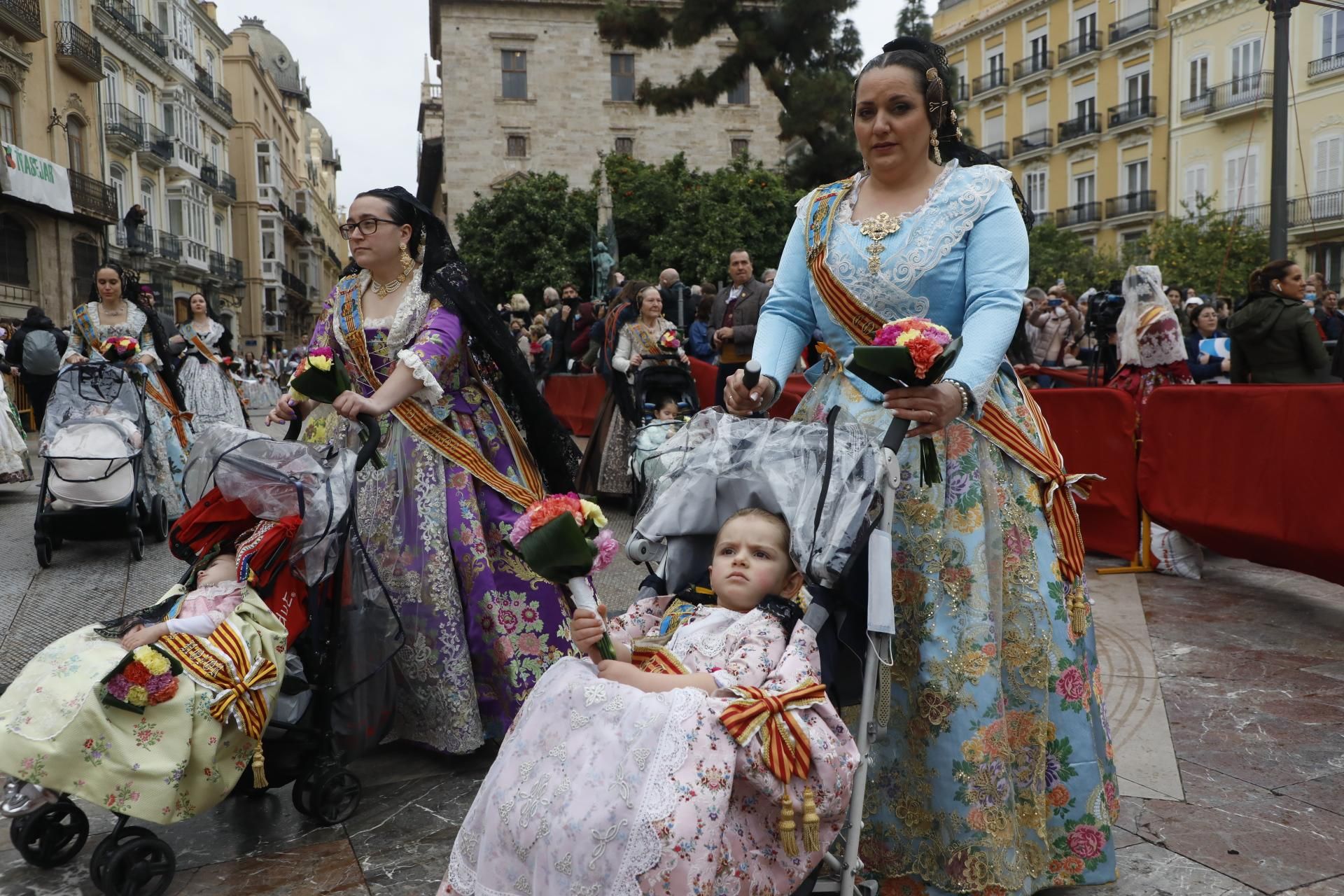 Búscate en el primer día de Ofrenda por la calle Quart (entre las 115.30 y las 17.00 horas)