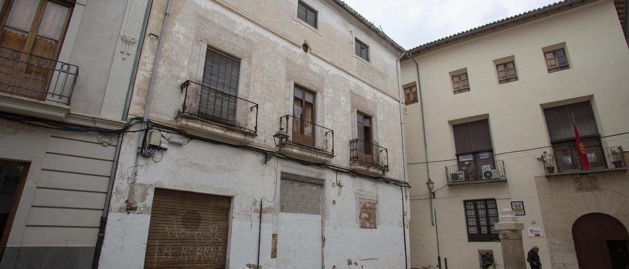 El largo olvido del histórico caserón de la plaza Roca de Xàtiva del siglo XVII