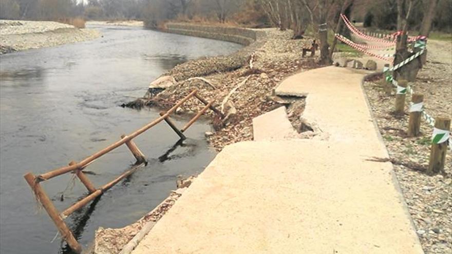 Los vecinos denuncian daños en la vía verde del río Gállego