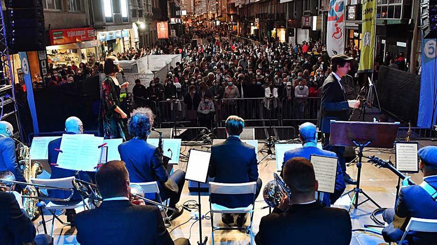 Danza y música tradicional animan hoy las calles en las fiestas del Rosario