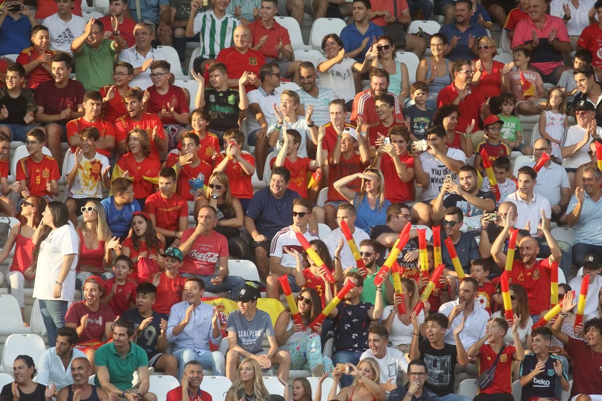 Aficionados en el encuentro de ‘La Rojita’