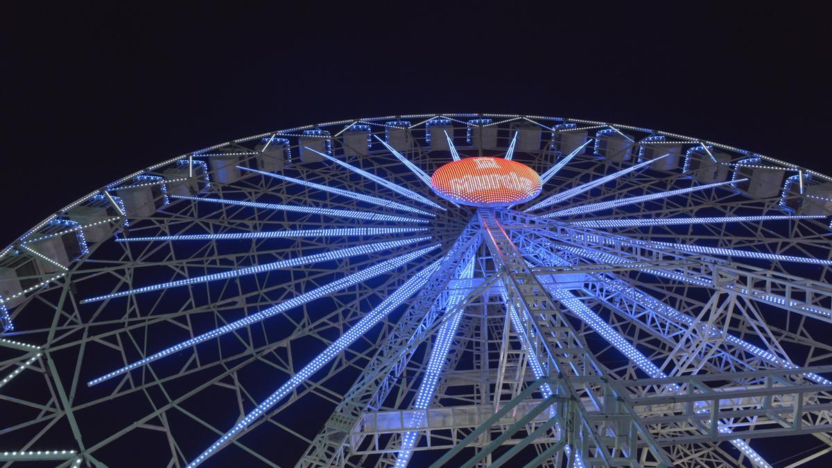 Noria gigante ubicada en la Feria de Murcia.