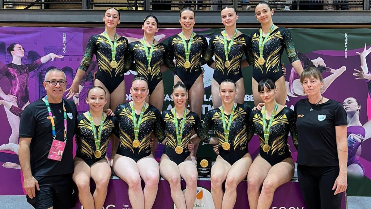 La representació del Club Egiba al poliesportiu Cabanyal de València