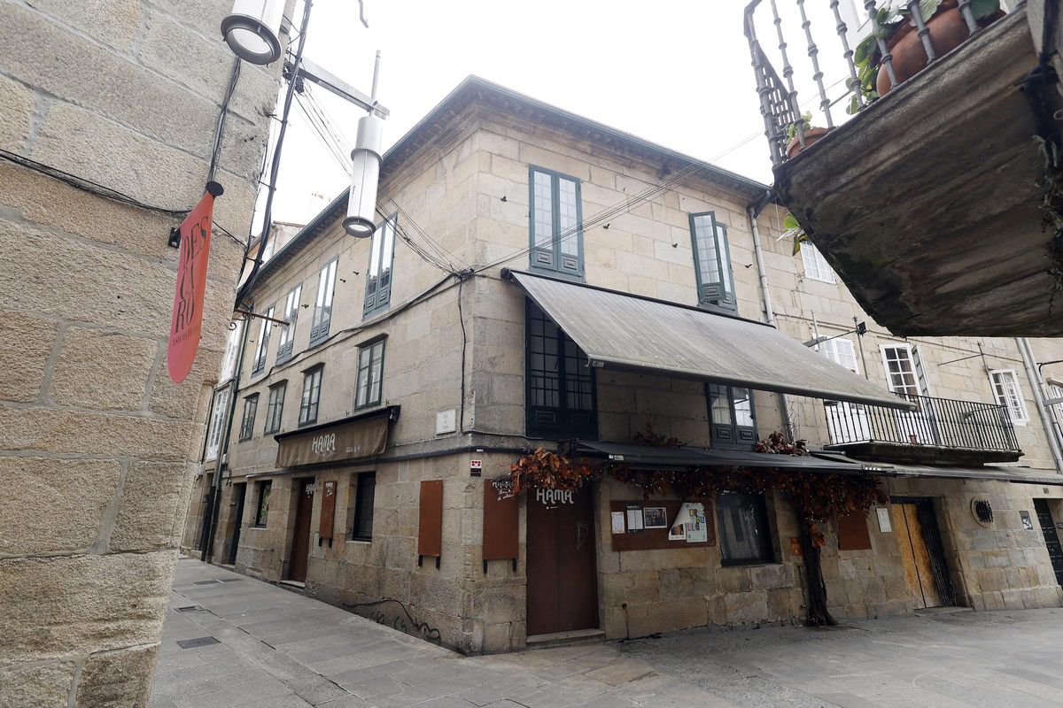 Fachada del Bar Hama, en el centro histórico de Pontevedra.