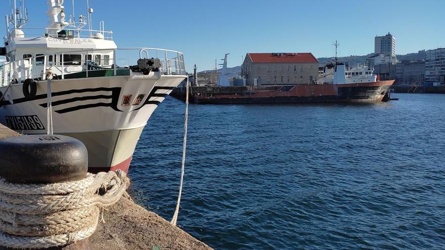 Barcos de Gran Sol amarrados en Vigo hace un año, tras anunciar la CE su plan contra el arrastre.