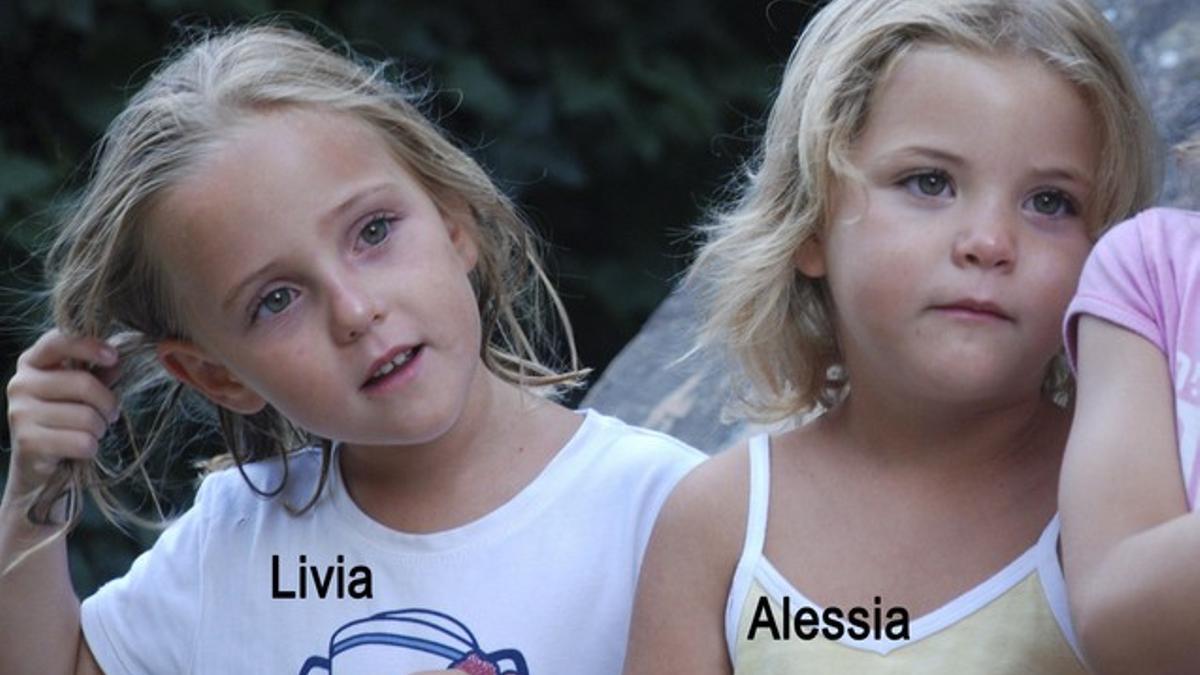 Imagen sin fechar facilitada por la policía del cantón Vadoise que muestra a las gemelas suizas de seis años desaparecidas en Italia el pasado 30 de enero.