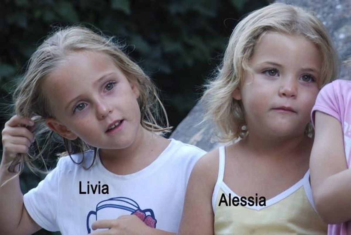 Imatge sense datar facilitada per la policia del cantó Vadoise que mostra les bessones suïsses de sis anys desaparegudes a Itàlia el 30 de gener passat. Imatge sense datar facilitada per la policia del cantó Vadoise que mostra les bessones suïsses de sis anys desaparegudes a Itàlia el 30 de gener passat.