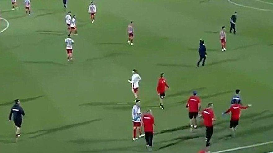 Un asalto ultra irrumpe en medio del partido Olympiakos-Bayern de juveniles