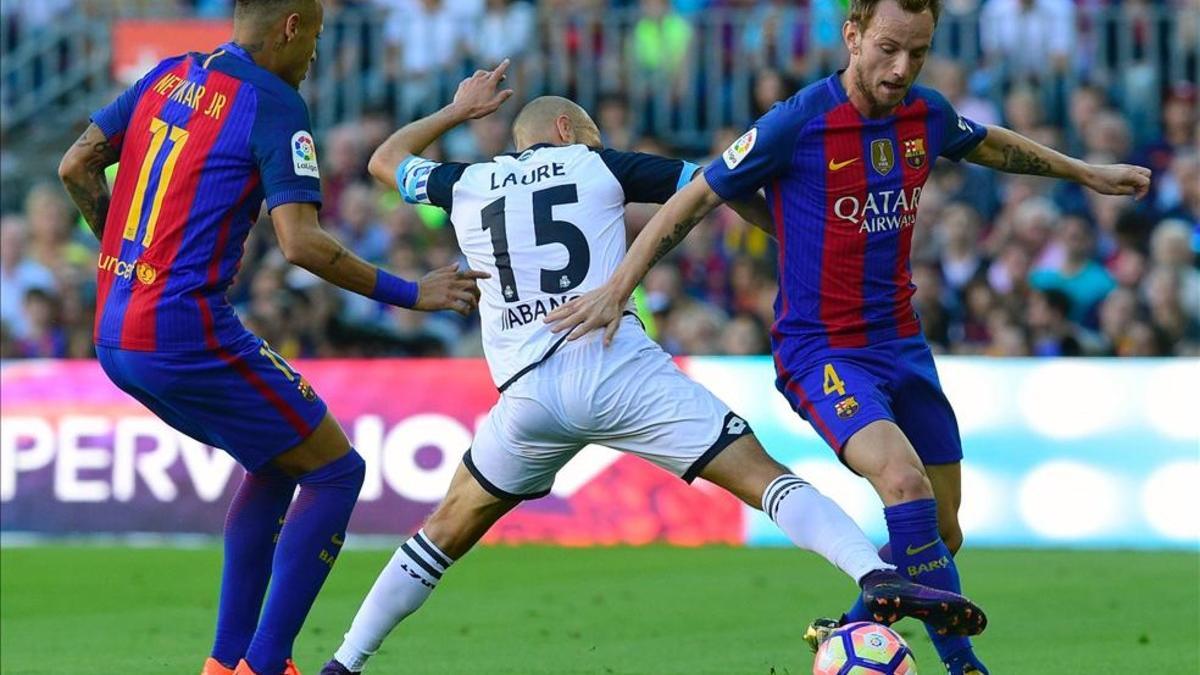 Neymar y Rakitic deberán tener cuidado