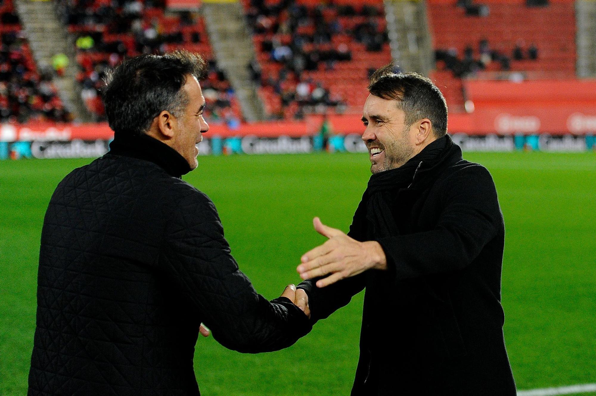 Las mejores imágenes del partido (y del viento) entre el Mallorca y el Celta