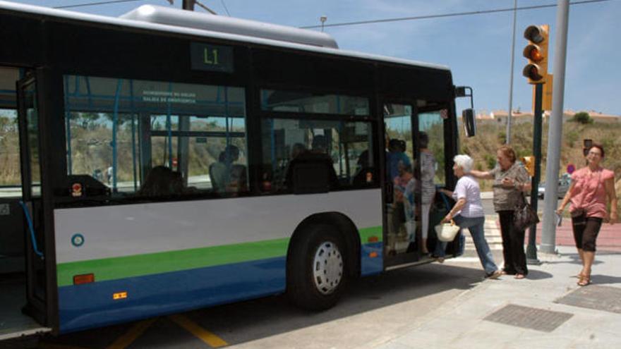 El servicio de transporte municipal cuenta con cuatro líneas.