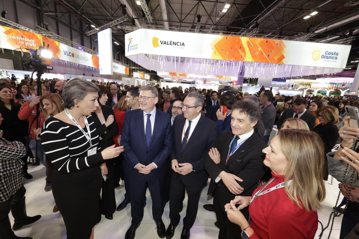 El presidente de la Generalitat visita Fitur