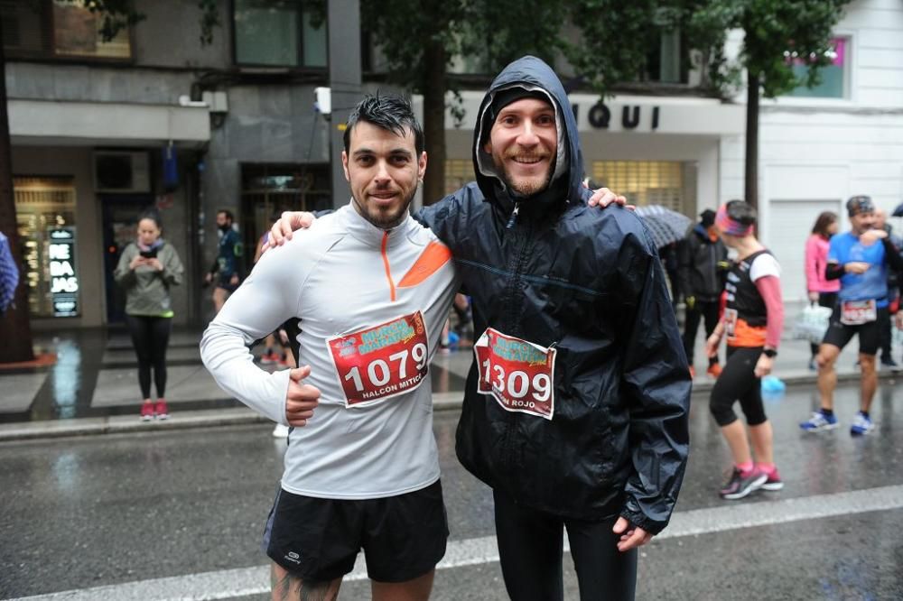 Ambiente y salida de la Maratón y Media Maratón de Murcia