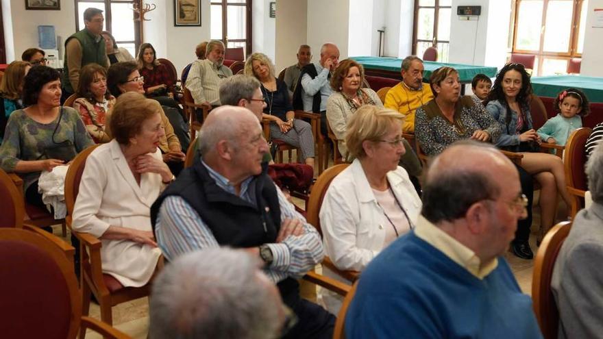 Público y homenajeados, en la sede del club en Begoña.