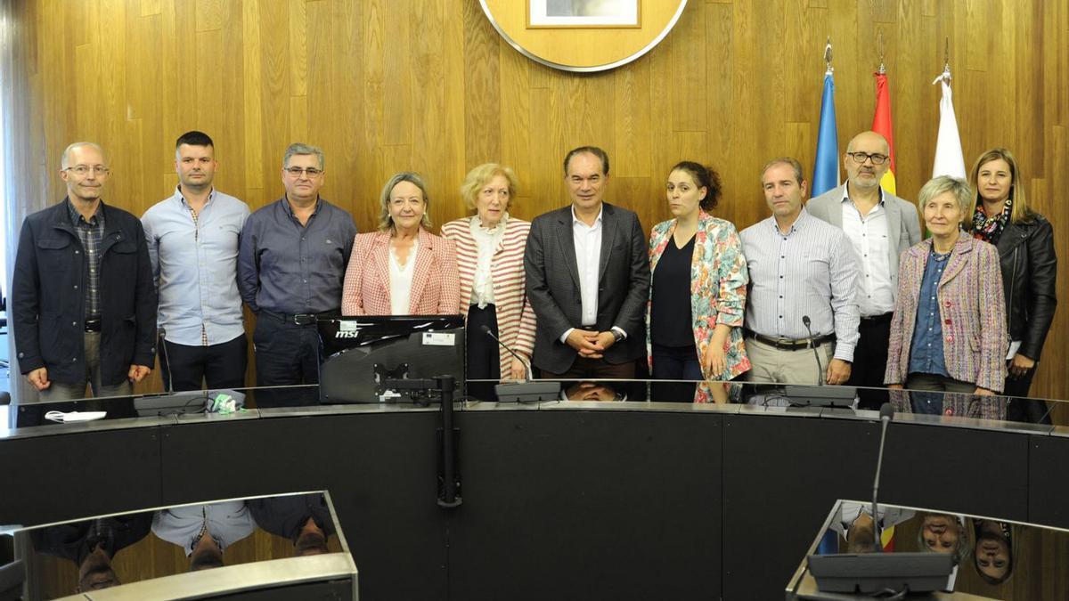 Crespo brindó ayer una recepción a los miembros de la comisión municipal.   | // BERNABÉ/JAVIER LALÍN