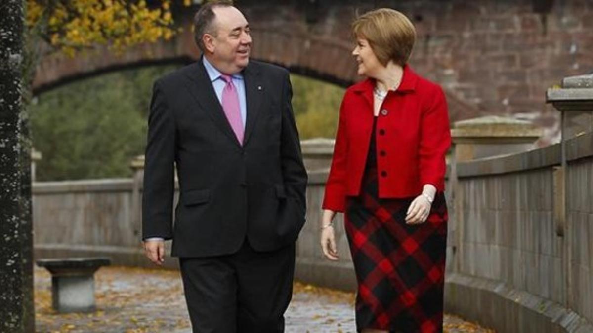 El primer ministro escocés, Alex Salmond, y la viceprimera ministra, Nicola Sturgeon, en Perth el pasado octubre.