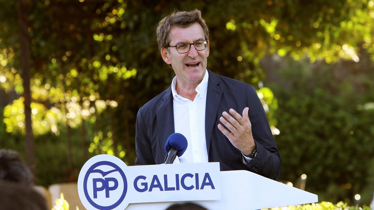 El presidente gallego anuncia que se queda en su tierra para mantener “la coherencia”.