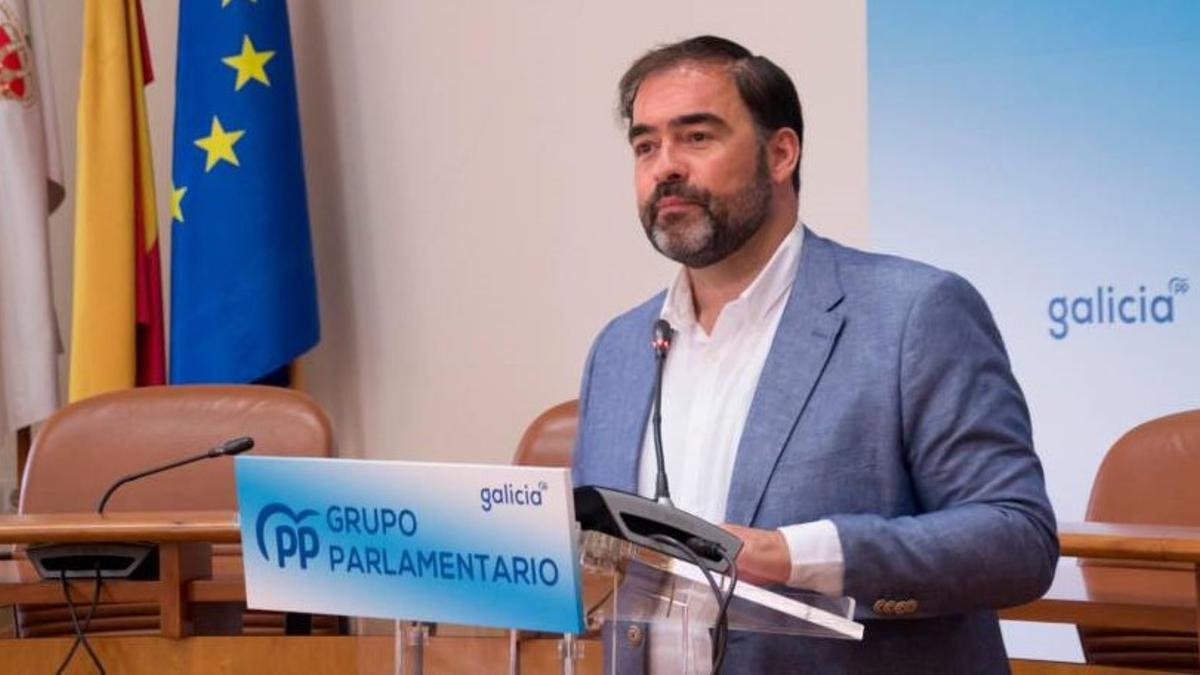 Alberto Pazos, en rueda de prensa en el Parlamento de Galicia