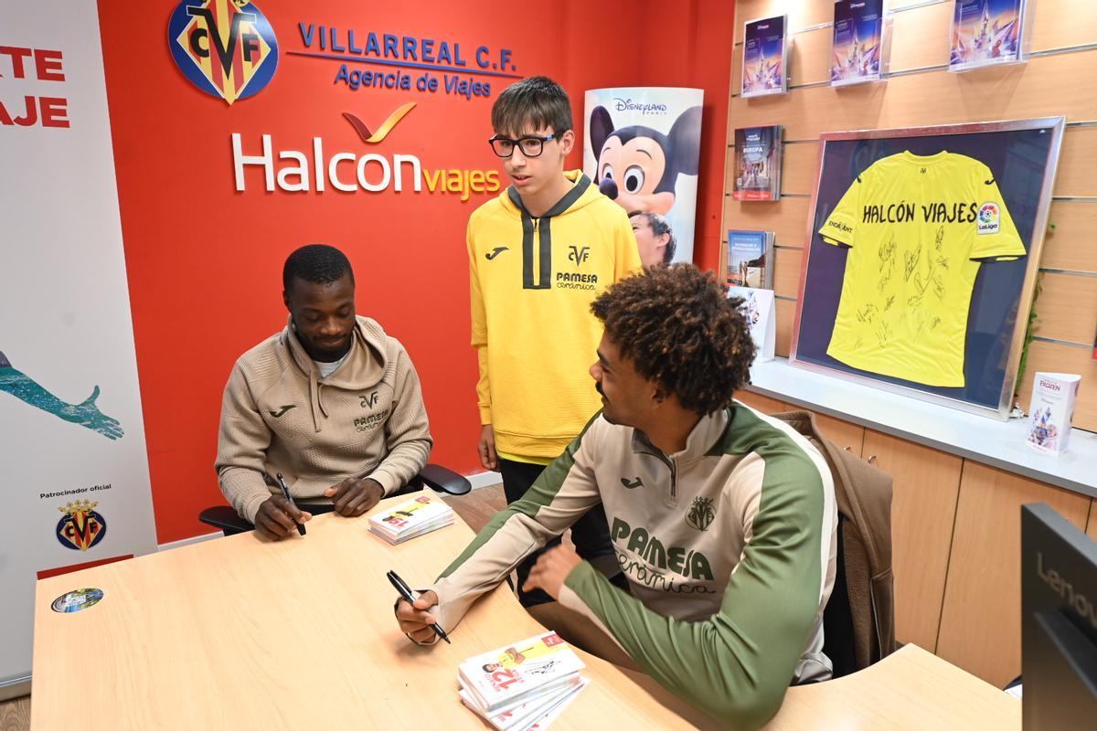 Galería | Baño de masas de Nicolas Pepe y Renato Veiga en Vila-real