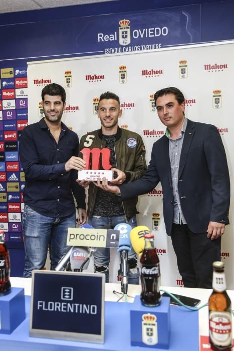 Entrega del Premio Mahou a José Fernández en el Carlos Tartiere