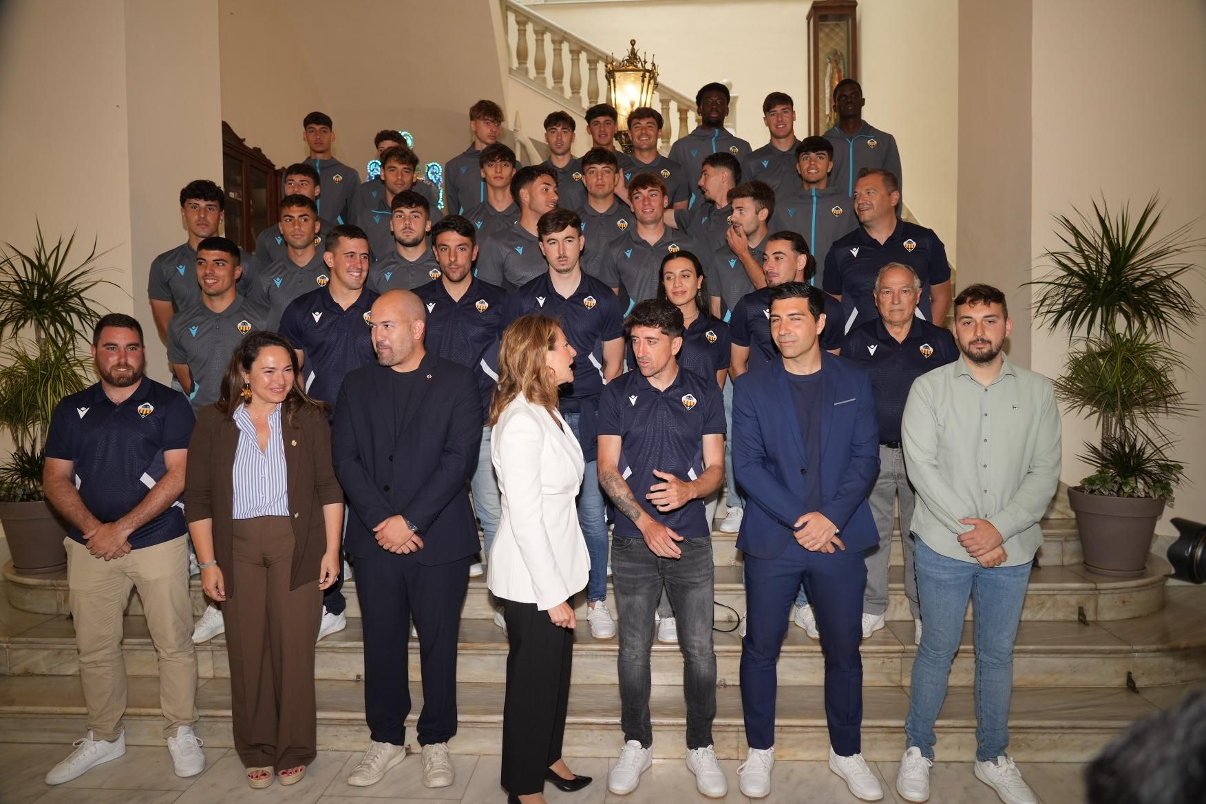 Galería | Las instituciones felicitan al filial del Castellón por su histórico ascenso