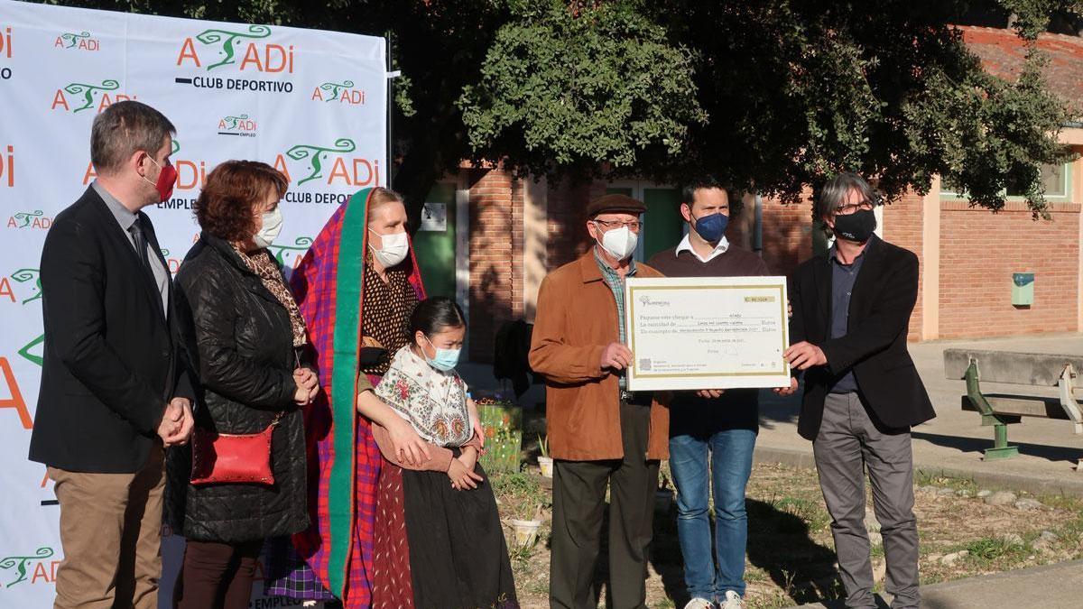 Atadi recibe un donativo de la Asociación Sempiterna