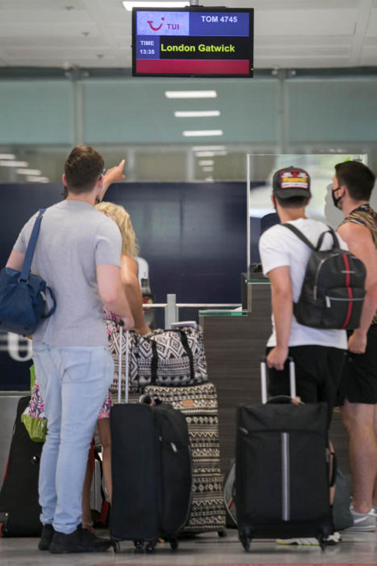 Llegada de pasajeros de TUI a aeropuerto del Sur Llegada de pasajeros de TUI a aeropuerto del Sur