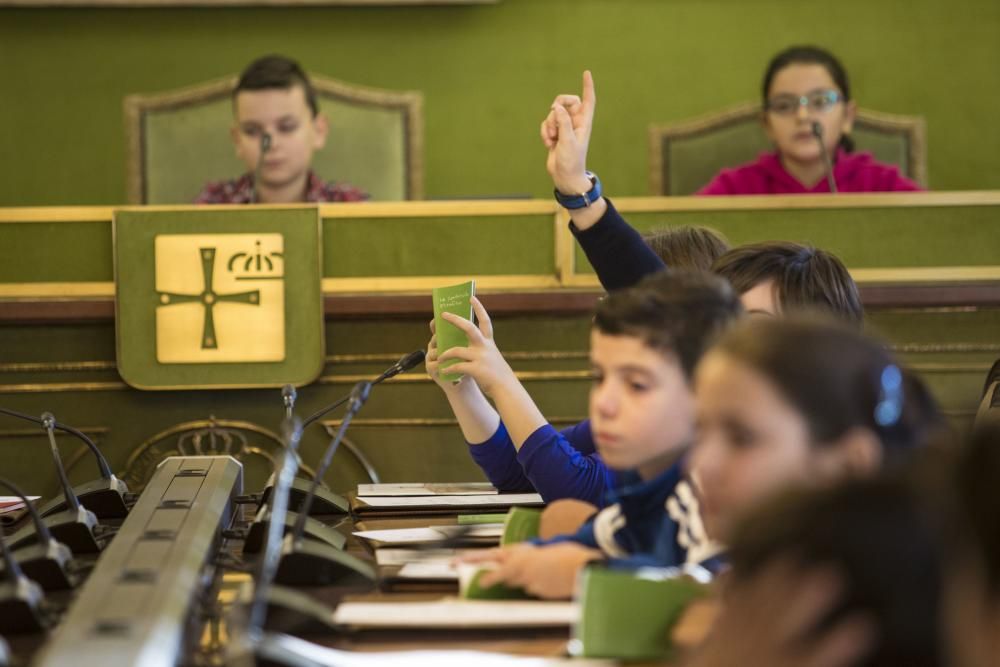 Pleno infantil en el Ayuntamiento de Oviedo