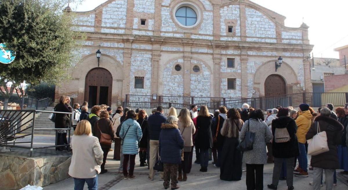 Silva firmó ejemplares a los asistentes al encuentro literario.