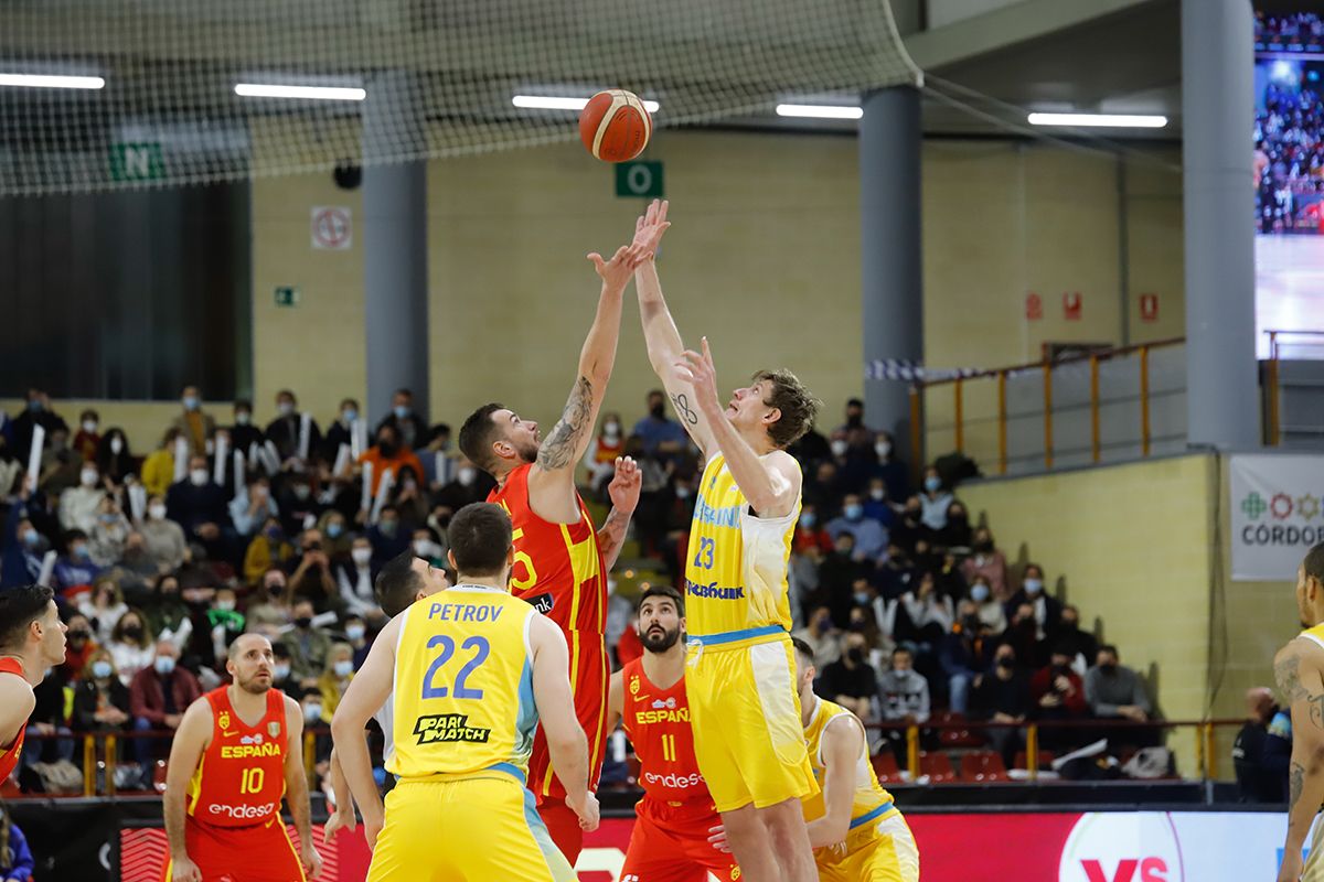 Las imágenes del partido de baloncesto España-Ucrania en Vista Alegre