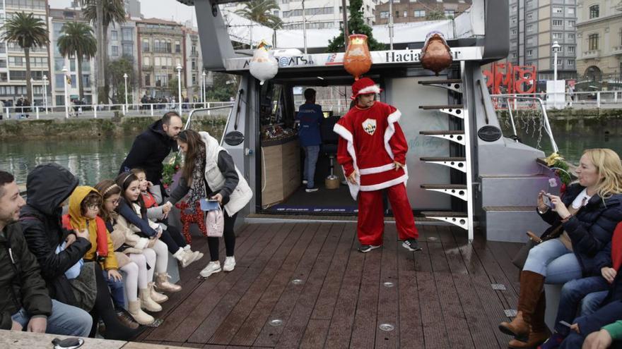 El barco de la Navidad zarpa un año más desde el Muelle | JUAN PLAZA