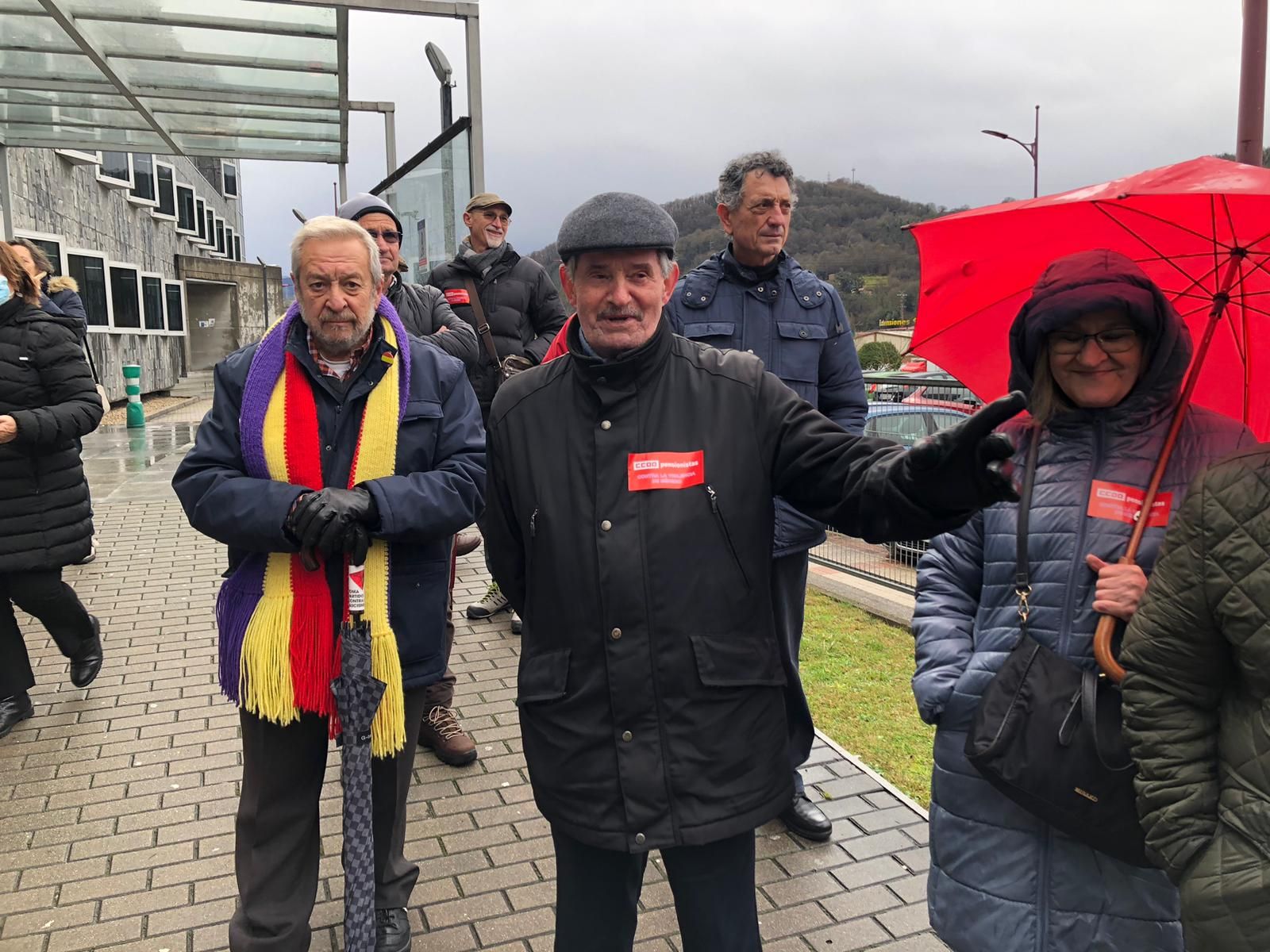 Protesta de los pensionistas en Langreo para pedir mejoras en la sanidad