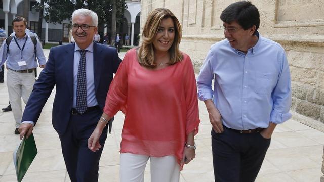 La presidenta de la Junta de Andalucía, Susana Díaz, junto al líder de Cs en la comunidad, Juan Marín (derecha), en una imagen del 2016.