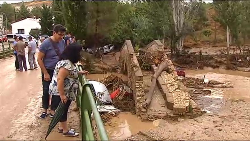 La lluvia anega la localidad granadina de Riofrío