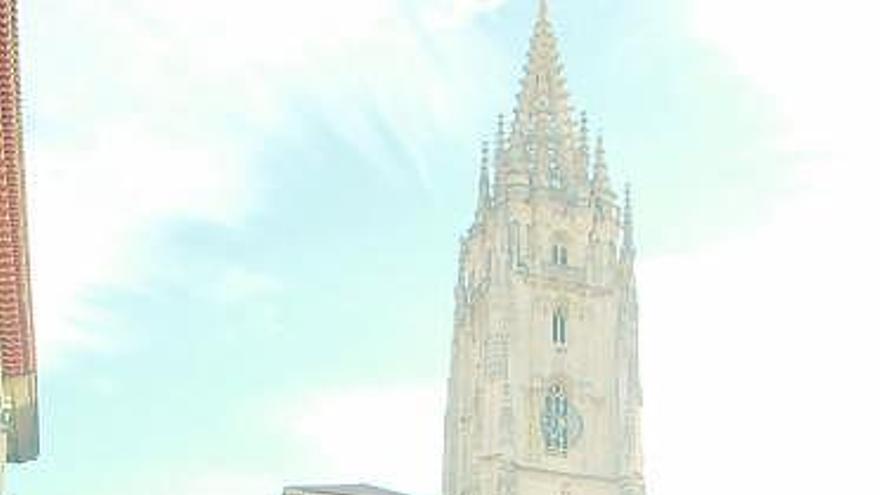 David Richards y Leonard Foglia, ayer, ante la Catedral de Oviedo.