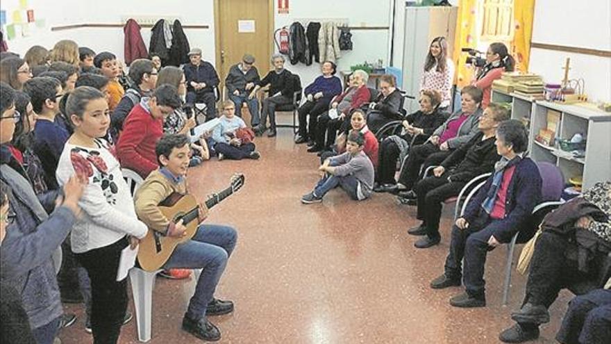 El colegio Virgen de la Salud dona por el alzhéimer