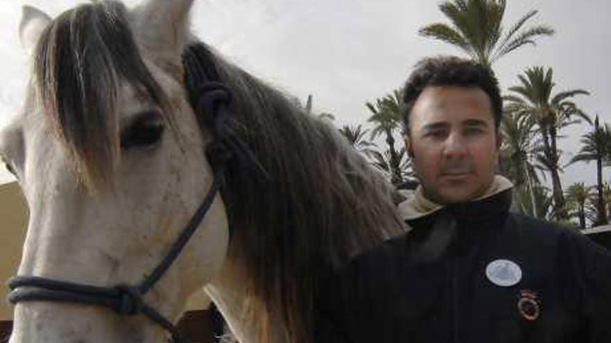 Francisco Sanmartín con uno de sus caballos.