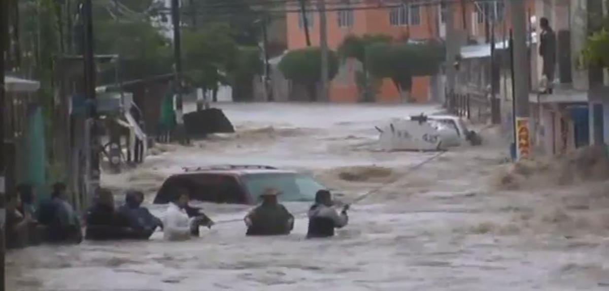 L’efecte combinat de l’huracà ’Ingrid’ i la tempesta ’Manuel’ està causant greus estralls en el país.