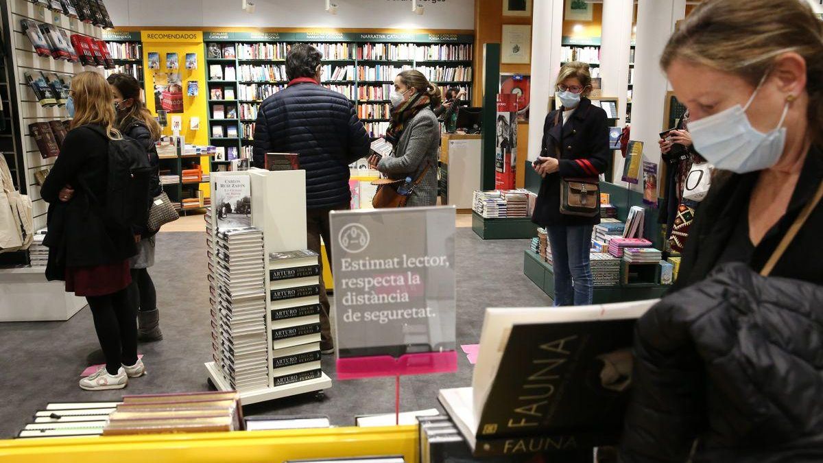 Un aspecto de la librería Casa del Llibre, en Barcelona.