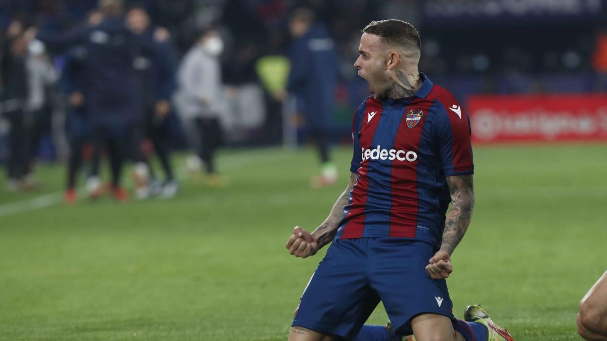 Las Imágenes del Derbi entre Levante UD y Valencia CF en el Ciutat