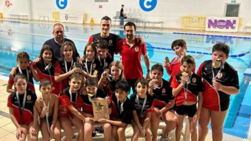 El CW Pontevedra se hace con el título de campeón gallego alevín