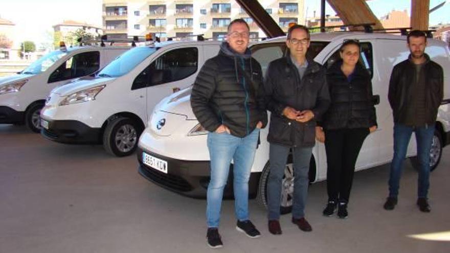 Racero, Batanés, Anna Hurtado, de Sant Feliu Motors, i Huerta, amb els nous vehicles elèctrics, ahir