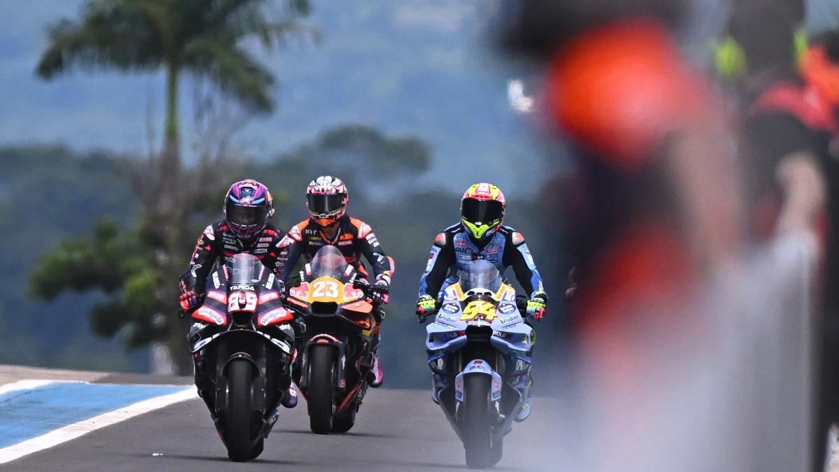 Los pilotos de MotoGP, durante la primera jornada en Brasil