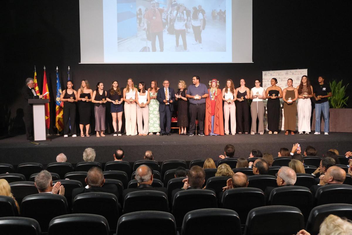 Así ha sido la Gala de entrega de las distinciones de honor de la Real Orden de la Dama en Elche Así ha sido la Gala de entrega de las distinciones de honor de la Real Orden de la Dama en Elche