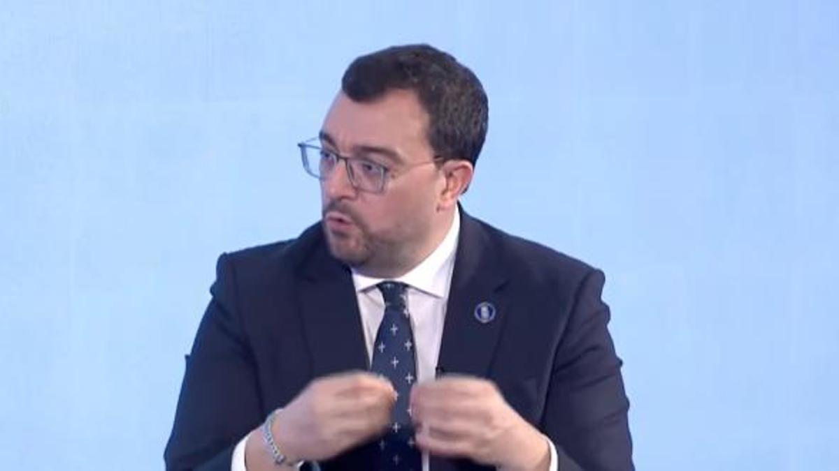 Barbón: "La turismofobia es uno de los grandes problemas que se está generando en algunas comunidades"