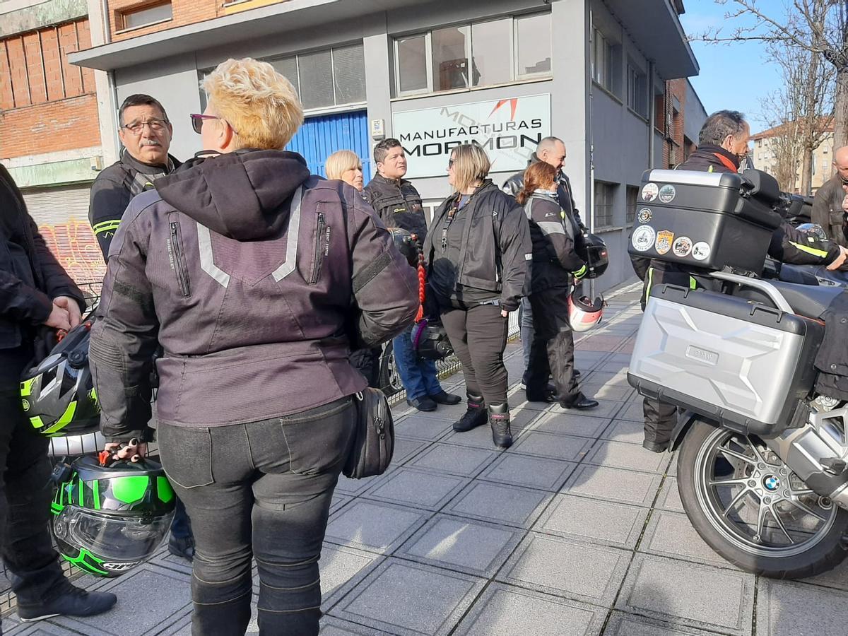 El homenaje a José Manuel Prado, "Chechu", el motero fallecido en Posada, en imágenes