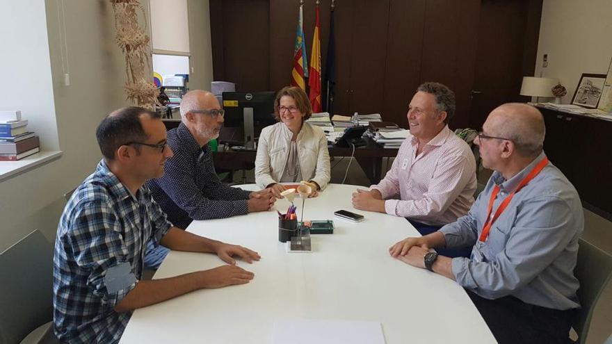 De izquierda a derecha, Rubén Tello, el ya ex asesor parlamentario, Juliá Álvaro, Elena Cebrián, el diputado de Compromís Enric Bataller y Fernando Rodrigo Cencillo, el también ex jefe de gabinete.