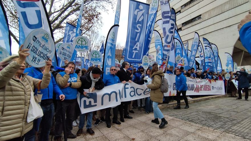 Profesores de la Región exigen en Madrid el concierto de Muface
